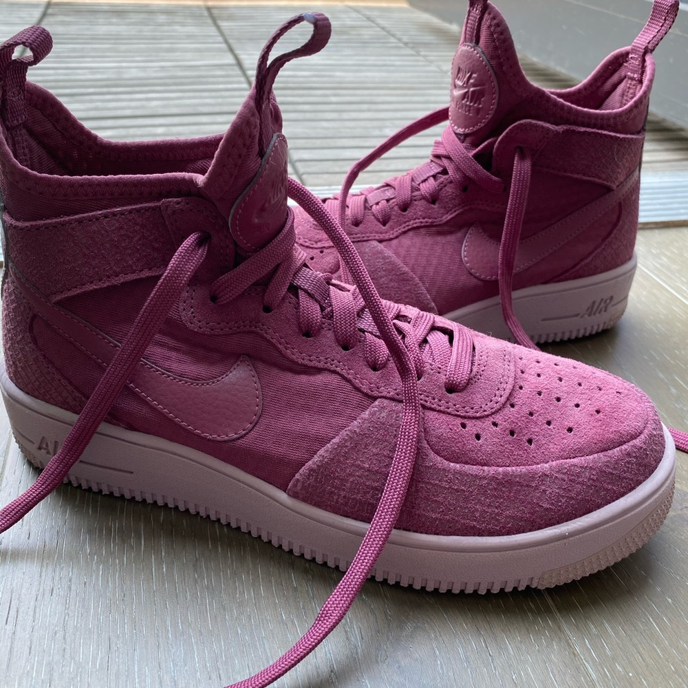 Nike Ultraforce The Force is Female Suede